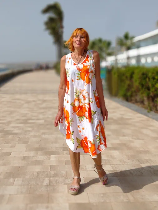 a linja mekot A-linjainen kukkamekko | A-linje blommig klänning