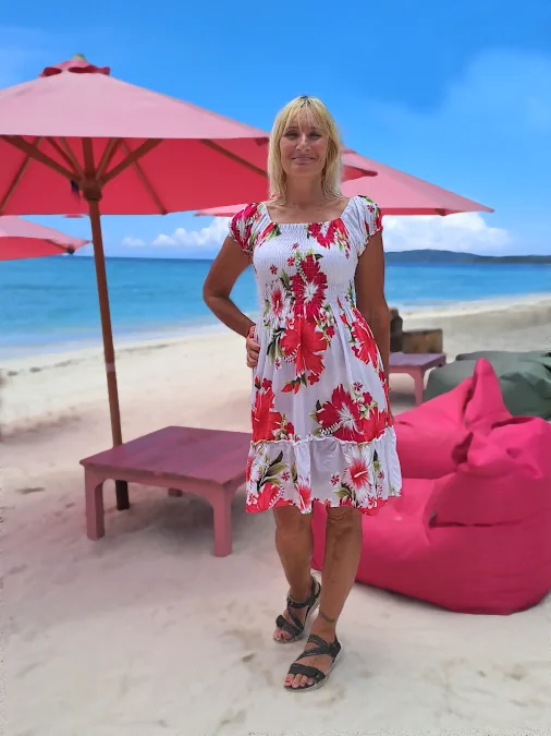 lyhyt kukkamekko kukkakuvio Lyhyt kukkamekko - Blommig klänning kort