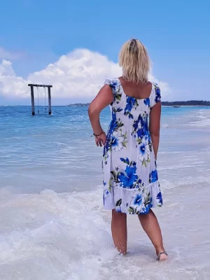 lyhyt kukkamekko sininen Lyhyt kukkamekko - Blommig klänning kort